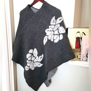 NWOT 🇮🇹 Beautiful Floral Poncho by Sperico